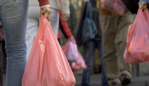 Chile, primer país suramericano en prohibir las bolsas de plástico