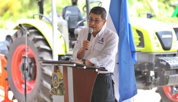 Policías cancelados serán monitoreados, asegura el Presidente