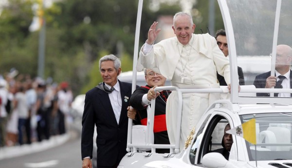 Vaticano: es 'posible' un encuentro entre el papa y Fidel Castro