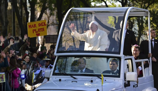 Papa: 'Vengo como un mensajero de misericordia y paz'