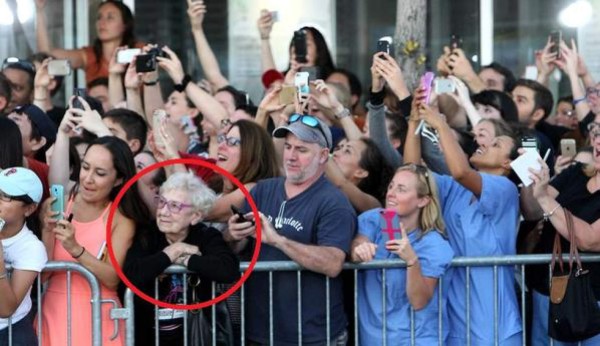 El interés por tomar una foto que disfrutar el momento