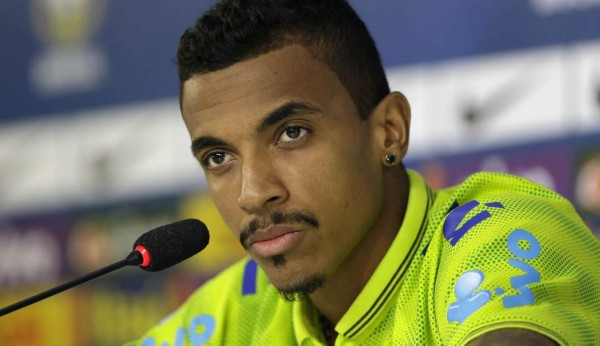 Brasileño Luiz Gustavo se pierde la Copa América
