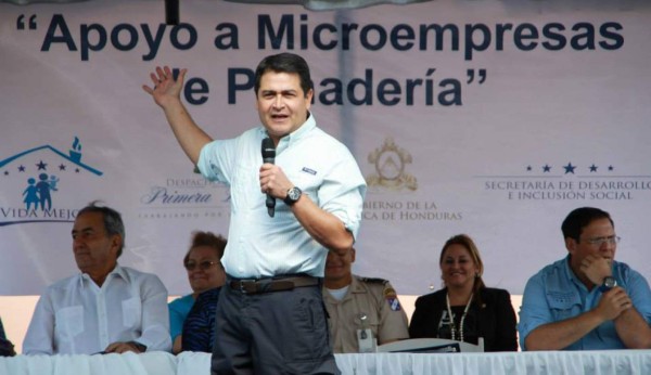 Juan Orlando Hernández pide disfrutar sin excesos la Semana Santa