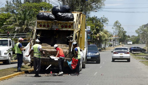 Falta de pago a recolectores de basura desata crisis en La Ceiba