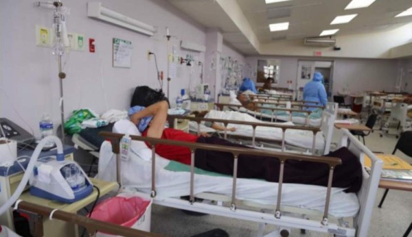 Sala de UCI de Leonardo Martínez sin médicos intensivistas en plena pandemia