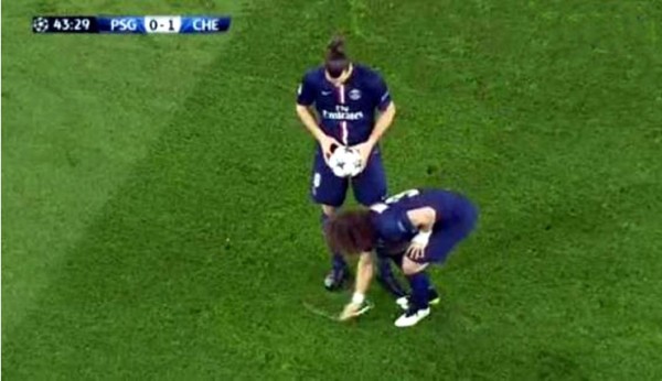 Video: El truco de David Luiz con el spray del árbitro en tiros libres
