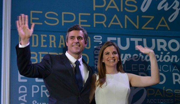 Empresarios salvadoreños prometen cambiar política y luchar contra corrupción