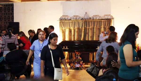 Médico es velado en el centro de salud que dirigía