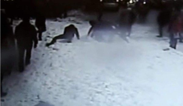 Sorpresiva avalancha de nieve entierra a dos personas   