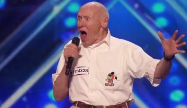 Abuelo de 82 años canta heavy metal y cautiva en las redes