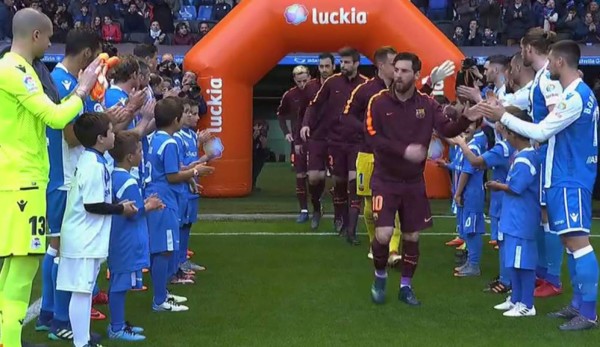El Deportivo le rindió homenaje al Barcelona con un pasillo