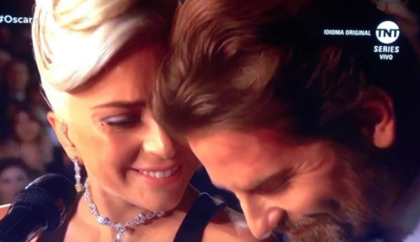 Bradley Cooper y Lady Gaga hacen romántica presentación en los Óscar 2019