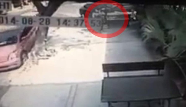 Video: La caída de un chupete salva la vida de una mujer y su bebé