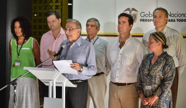 Víctimas de las FARC se reúnen con guerrilleros