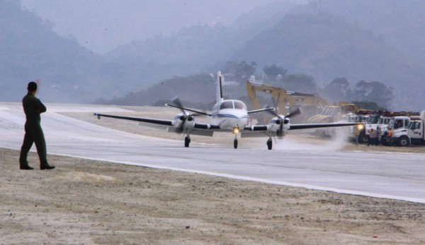 Presidente de Honduras inaugura aeropuerto en su ciudad natal