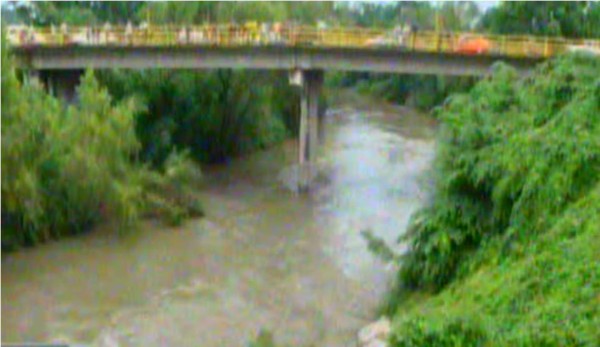 Hallan a desconocido flotando en el Chamelecón