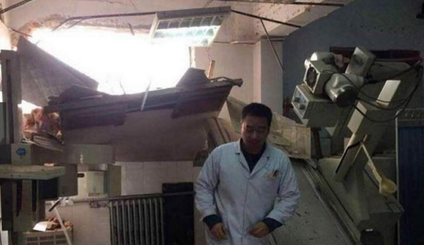 China: Demuelen parte de un hospital con médicos, pacientes y cadáveres adentro