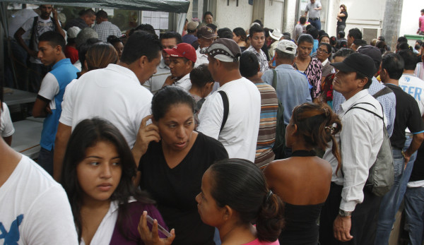 Cientos reclaman identidades en el Registro Nacional de las Personas