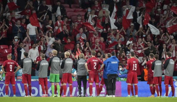Denmark's players applaud in front of their supporters at the end of the UEFA EURO 2020 semi-final football match between England and Denmark at Wembley Stadium in London on July 7, 2021. (Photo by Frank Augstein / POOL / AFP)