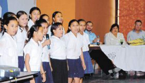 Un éxito, 'Todos por la educación”