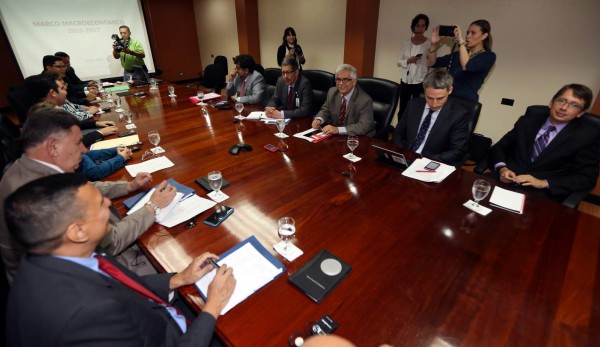 Gobierno acuerda con FMI mantener metas macroeconómicas