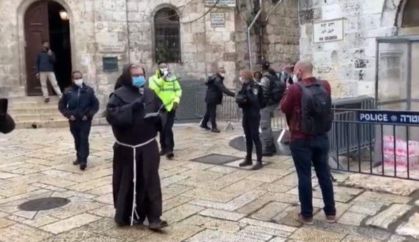 Calvario de Jesús es representado con un Vía Crucis sin peregrinos