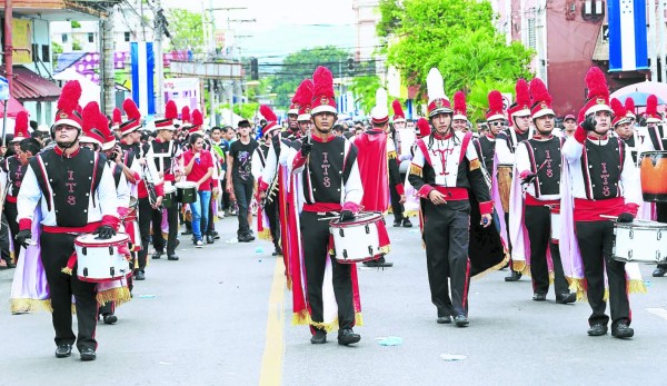 Hondureños demuestran civismo en desfiles patrios