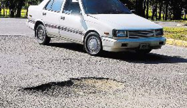 Piden que bacheen las calles