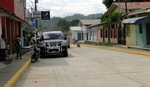 Culmina primera etapa de pavimentación de calle a colegio oficial