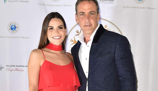 Carlos Ponce se casará con presentadora Karina Banda