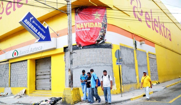 Propietarios de negocios de la tercera avenida siguen con temor a saqueos