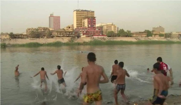 Chalecos salvavidas y clases de natación para viajar a Europa