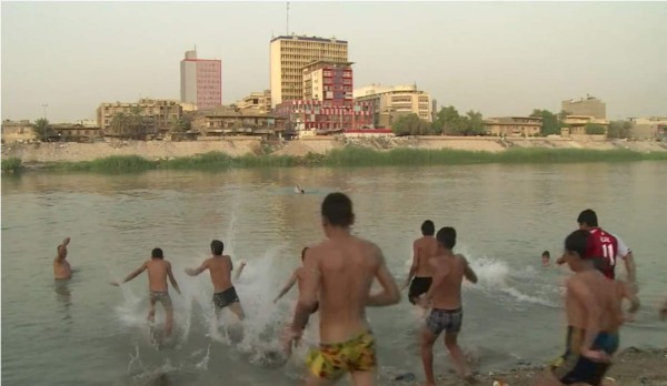 Chalecos salvavidas y clases de natación para viajar a Europa