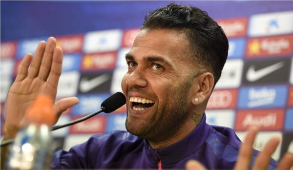 Alves se siente 'menospreciado' en Barcelona