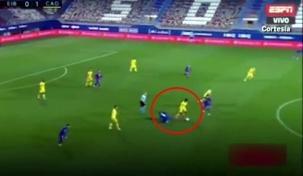 VIDEO: La gran acción del 'Choco' Lozano para el segundo gol del Cádiz ante Eibar