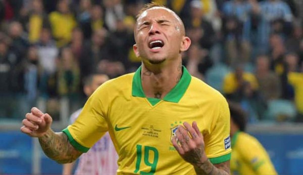 Muere por coronavirus familiar de futbolista brasileño: 'No es una gripecita'