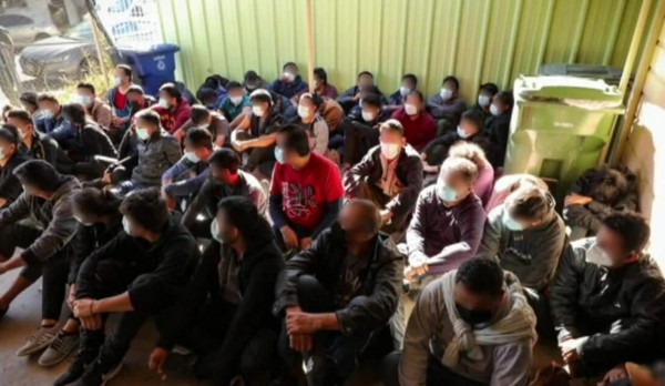 Detienen en una casa de Texas a 24 inmigrantes de Honduras, Guatemala y México