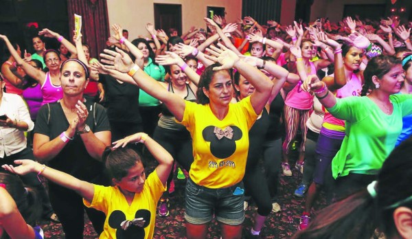 Sampedranos vibraron al ritmo de la zumba