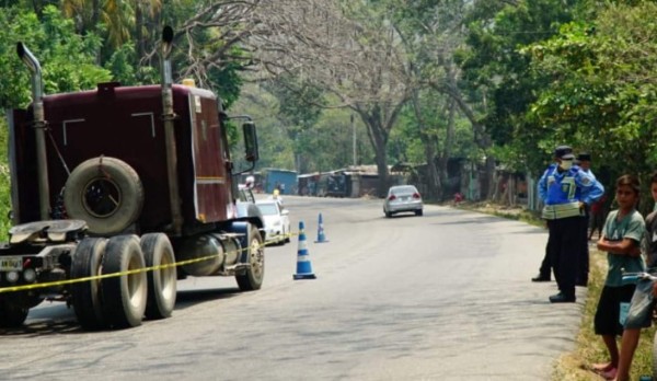 Niña de 8 años muere atropellada por un cabezal en Cofradía, Cortés