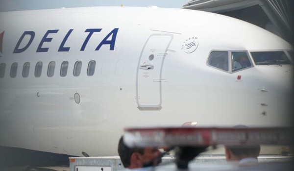 Un ave obliga a avión a aterrizar de emergencia