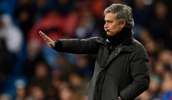 Mourinho levanta sansión a Carneiro para volver al banquillo