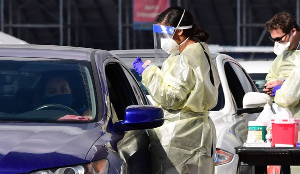 Colorado 'derriba barreras” para que los indocumentados reciban vacuna