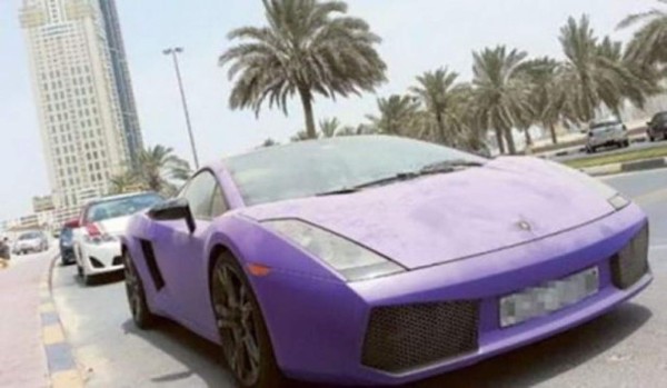 Aparecen en Dubai miles de autos de lujo abandonados