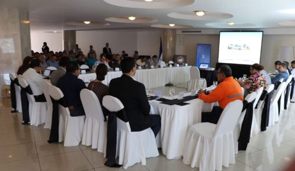 Transportistas anuncian paro nacional para mañana  