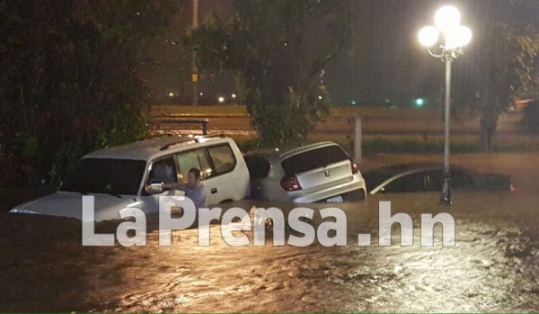 Lluvias dejan cinco muertos, decenas de damnificados y daños