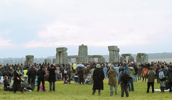 Miles se congregaron en Stonehenge