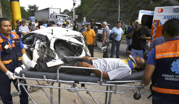 Dos muertos, heridos y destrucción por rastra desenfrenada