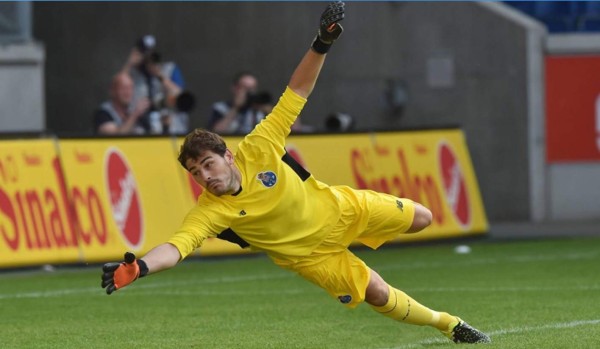 Casillas encaja los dos primeros goles con Porto