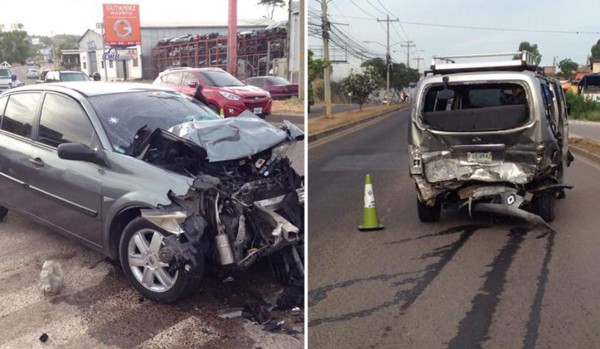 Cuatro heridos deja accidente entre microbús y turismo en la capital