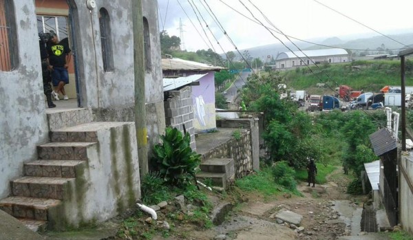 Allanan varias viviendas en busca de armas y drogas en Tegucigalpa